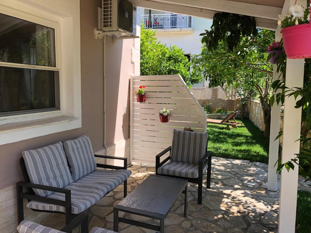 Petros Rooms&Apartments Lixouri Exterior foto