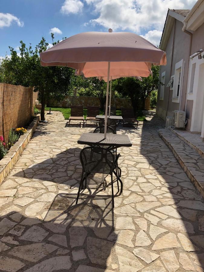 Petros Rooms&Apartments Lixouri Exterior foto