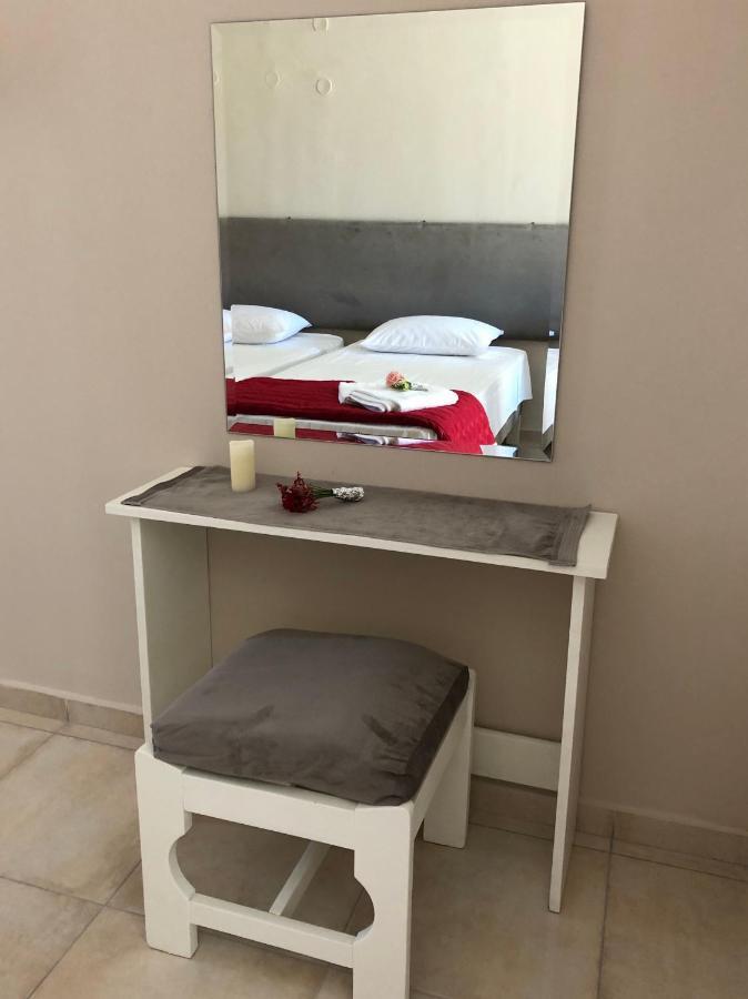 Petros Rooms&Apartments Lixouri Exterior foto